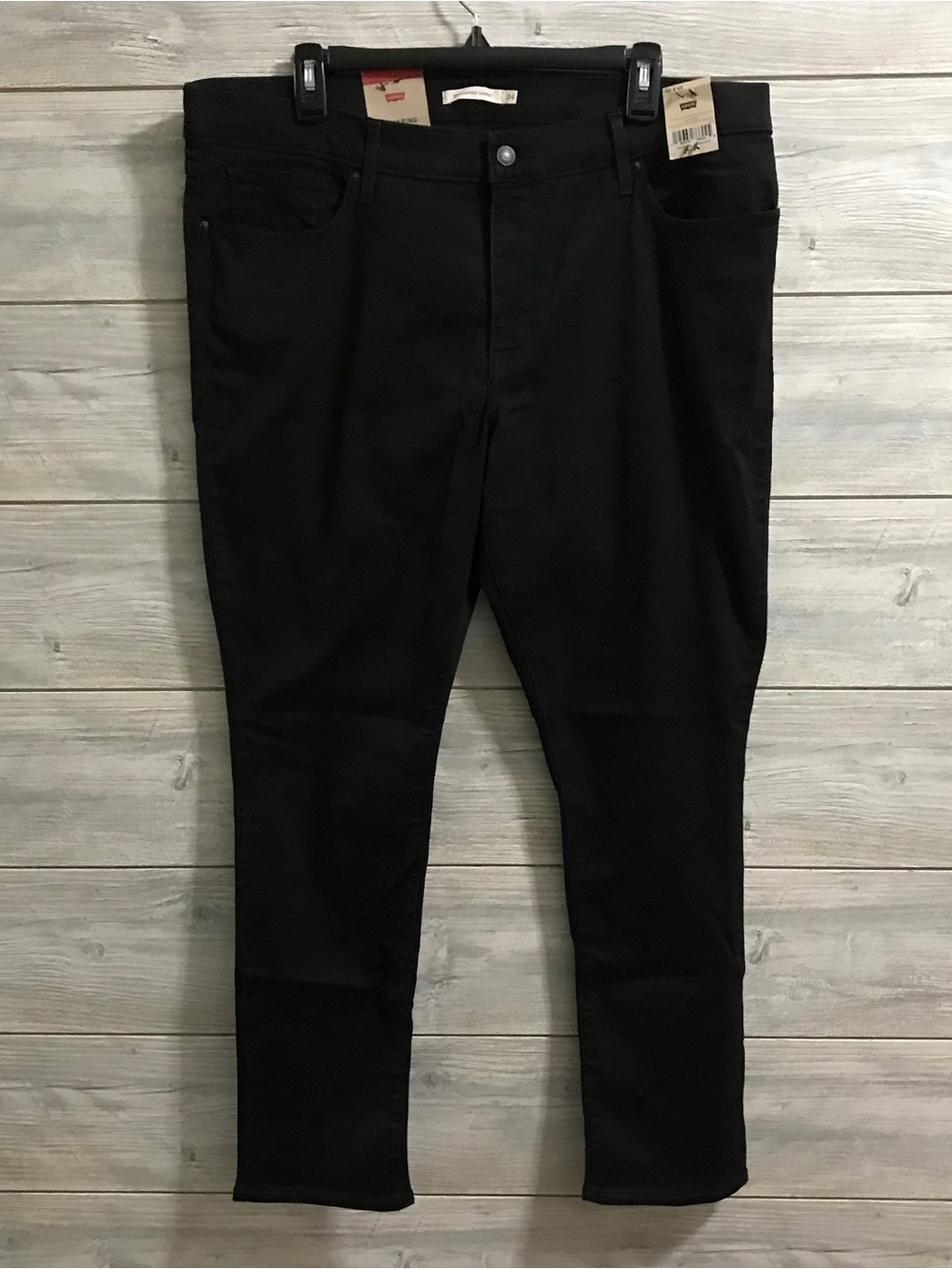 BNWT Women's Levi's Slim Straight Jeans